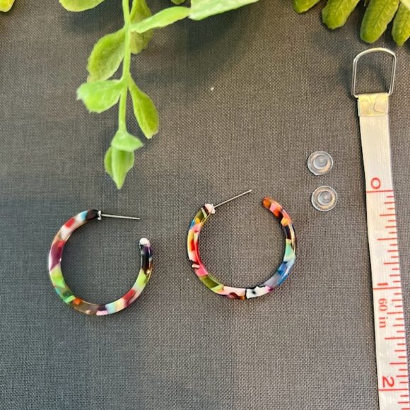Hoop Earrings - Minimalist Colorful medium size - Picture 4 of 5